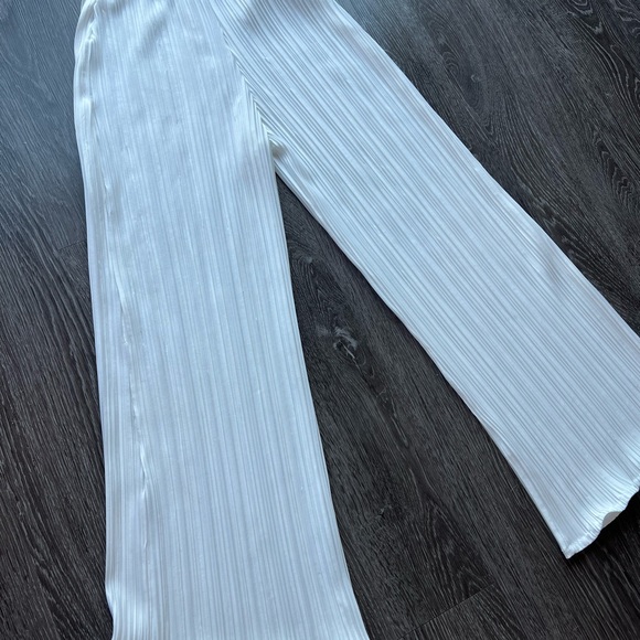 Satin like low waisted beach pants - Picture 1 of 2